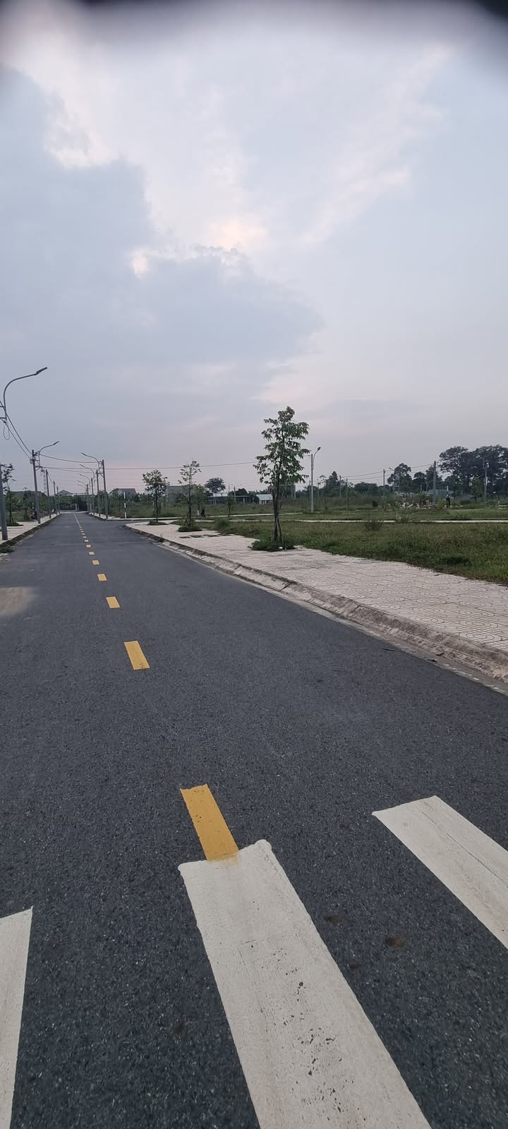 Đất tái định cư Tân Hạnh, Dĩ An 90m² giá 2.55 tỷ - Đối diện công viên