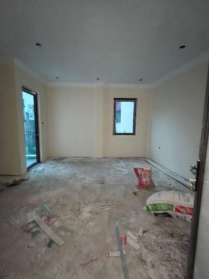 Nhà 4 tầng Giang Biên 35m² giá 4 tỷ - Chỉ việc xách vali về ở!