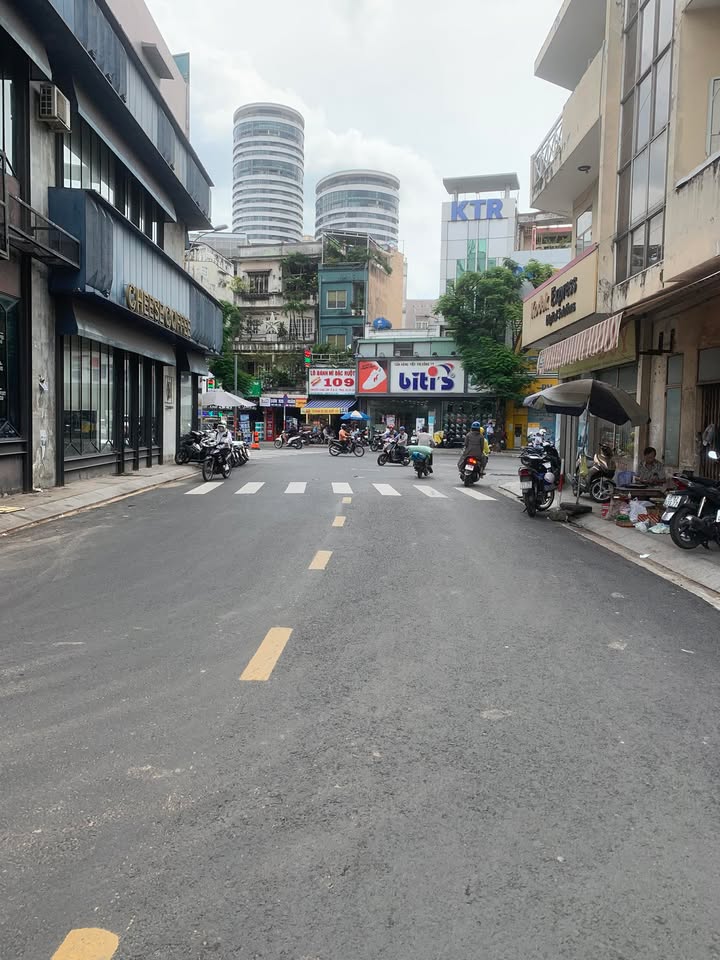 Đất Nguyễn Cửu Vân Bình Thạnh 68m² giá 15 tỷ - Tặng nhà cấp 4, hẻm xe hơi 10m!