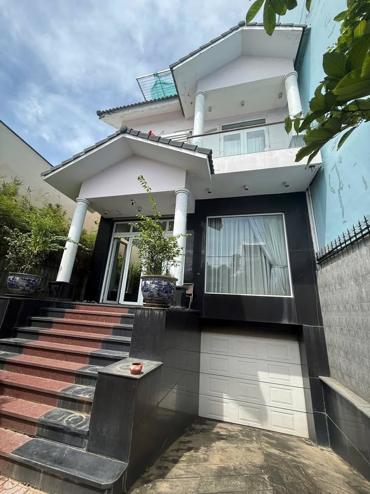 Bán biệt thự Tăng Nhơn Phú A, Quận 9 - Diện tích 196,6m², Giá 18,5 tỷ - Thế đất đẹp