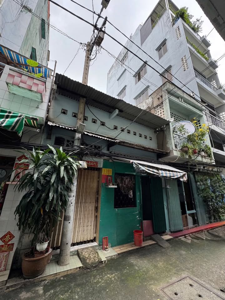 Nhà cấp 4 quận 11, hẻm Lãnh Binh Thăng 50m² giá 7.8 tỷ - Phù hợp xây mới theo nhu cầu!