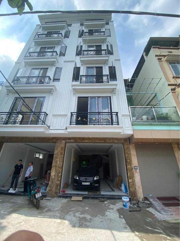 Nhà riêng Xuân Đỉnh 60m², 5 tầng thang máy - Gara ô tô 16 chỗ, cách phố 50m!