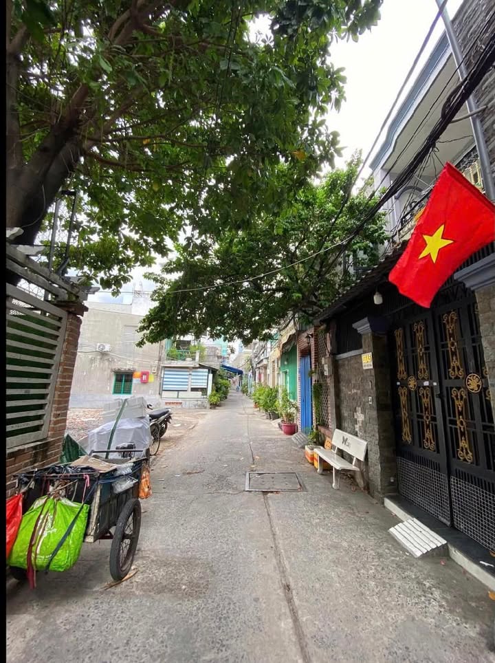 Nhà riêng Tân Phú 43m² giá 4 tỷ - Hẻm xe hơi, đầy đủ tiện nghi