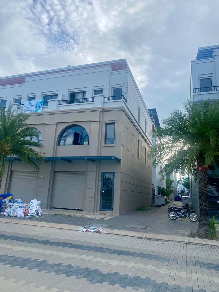 Nhà mặt tiền cho thuê tại Khu Tây Sông Hậu 120m² giá 10 triệu - Đối diện quảng trường trung tâm!