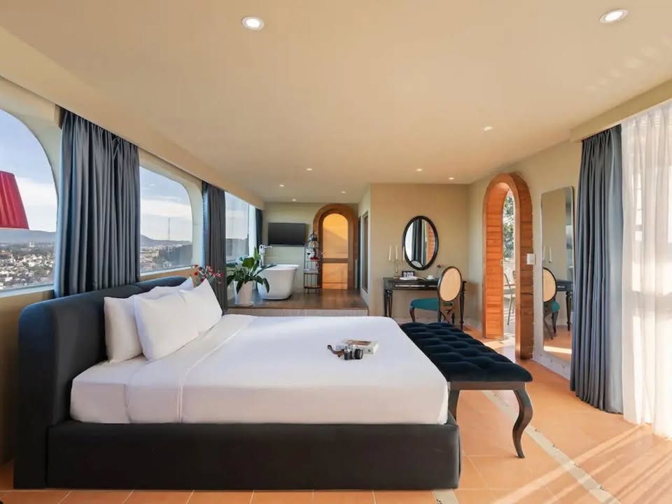 Cho thuê khách sạn 3 sao 57 phòng tại phường Cam Ly Đà Lạt - Giá 220 triệu/tháng