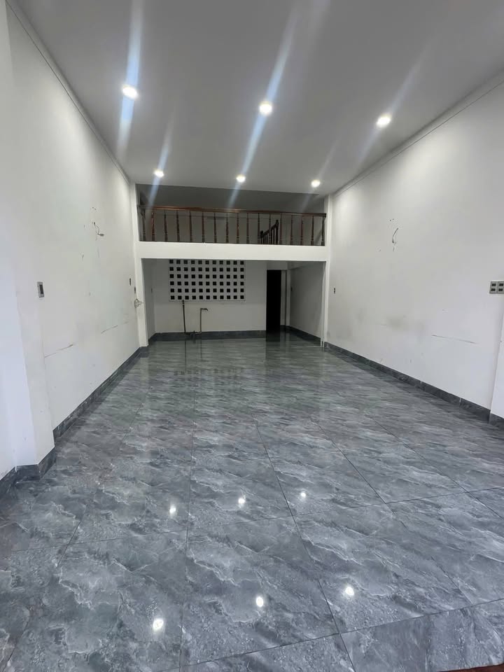 Nhà mặt tiền Đinh Tiên Hoàng, 60m² giá 15 triệu/tháng - Kinh doanh sầm uất!