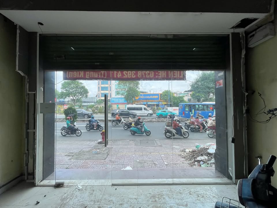 Mặt bằng cho thuê mặt tiền Quốc lộ Trường Chinh, Quận 12 - Giá 18 triệu/tháng, vị trí đắc địa!