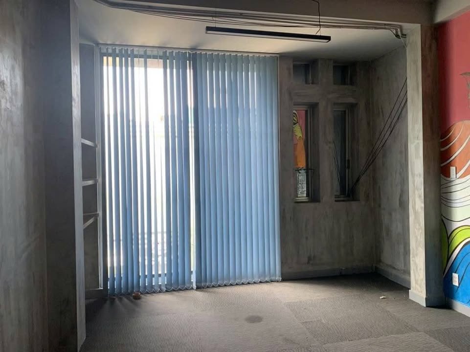 Nhà mặt tiền Sư Vạn Hạnh Quận 10 - Diện tích 176m² - Giá chỉ 300 triệu