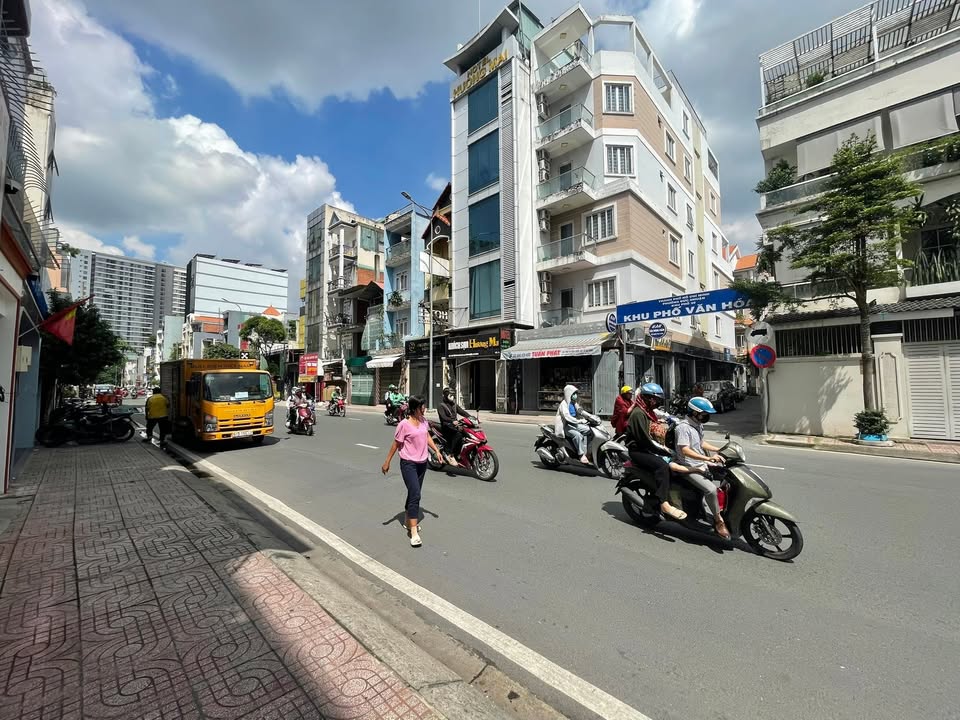 Mặt bằng kinh doanh Đào Duy Anh, Phú Nhuận 20m² - Khu sầm uất, giá chỉ 8 triệu!