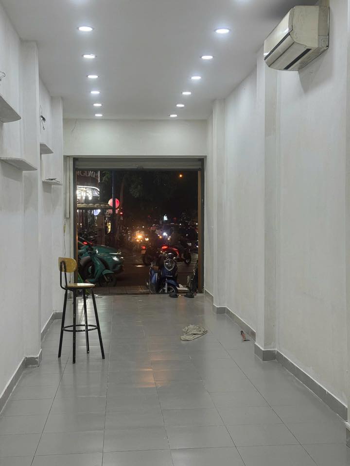 Nhà mặt tiền Trần Quang Khải, Q1 63m² giá 37 triệu - Thích hợp kinh doanh ngay!