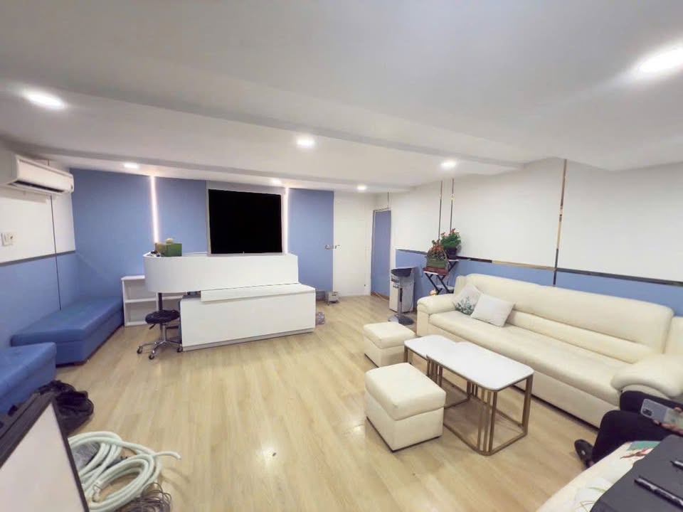 Nhà mặt tiền cho thuê Quận 11 - Diện tích 140m² - Kinh doanh đa ngành lý tưởng!