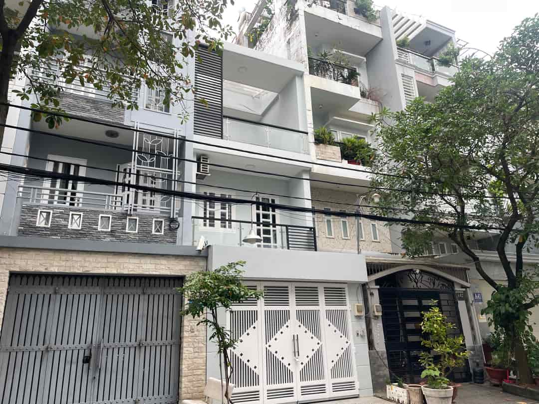 Căn nhà mặt tiền KDC Tân Thuận Nam, Quận 7 - Giá 13.5 tỷ - Sẵn sàng ở ngay!