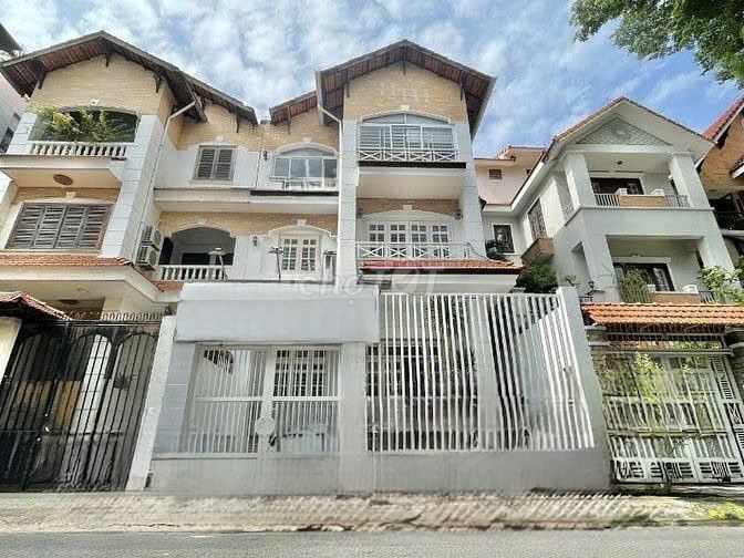 Nhà mặt tiền Hoa Lan Phú Nhuận 8x20 - Cho thuê ngay, tiện ích đầy đủ!