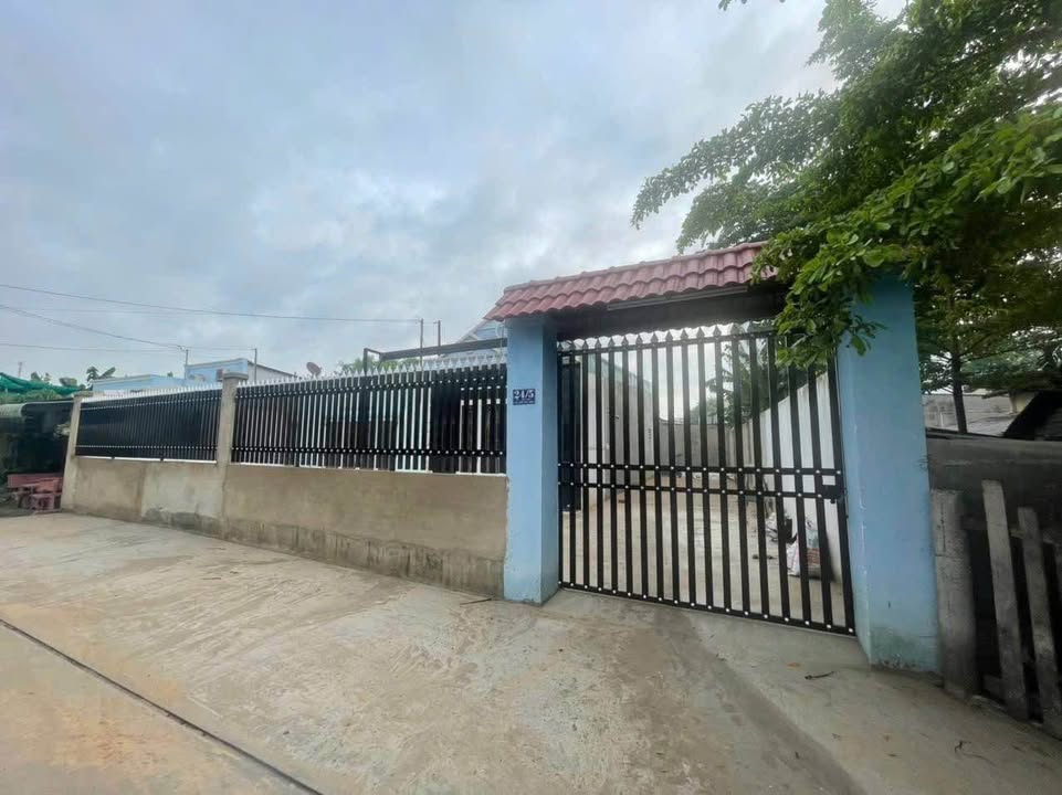 Nhà Hóc Môn 282m² giá 7.9 tỷ - Vị trí tiềm năng, sổ hồng chính chủ!