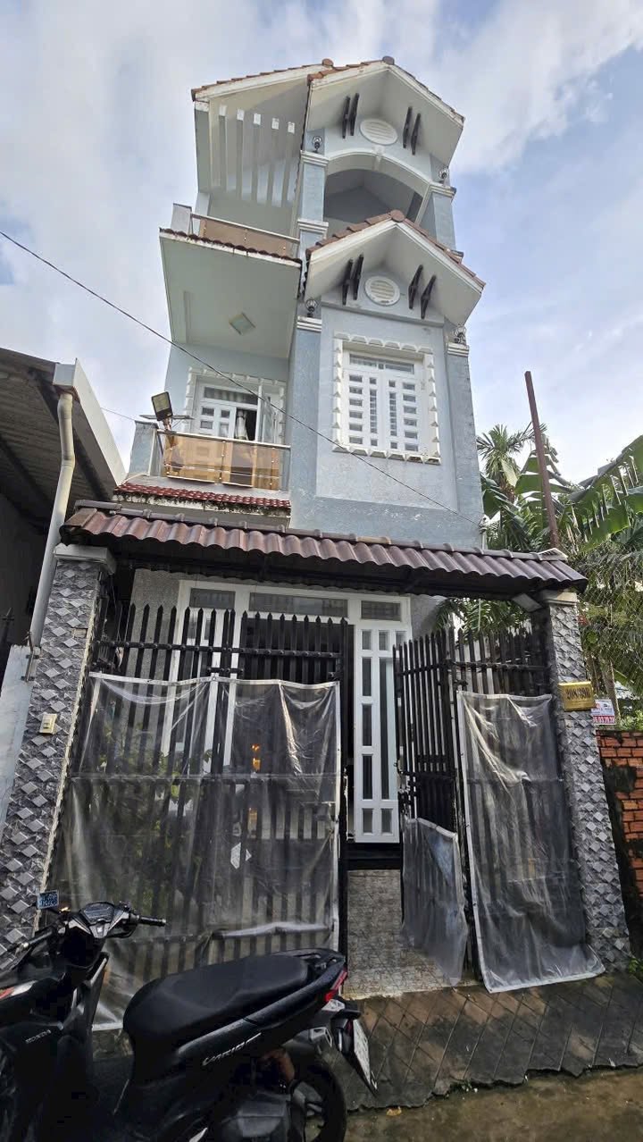 Nhà 2 Lầu Hẻm 208 Đường Cách Mạng Tháng 8 - Gần Kho Dược Hậu Giang, 69m², Giá 3.7 Tỷ