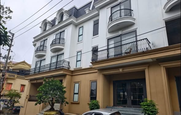 Nhà xây thô 4 tầng phố Hàm Nghi, Gia Cẩm - 80m² giá 7.7 tỷ - Gần Vincom Plaza