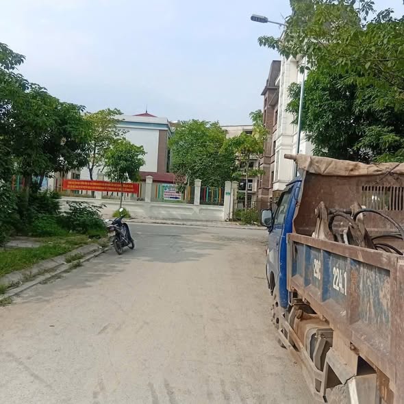 Đất dịch vụ Trạm Trôi 52.7m² giá 9 tỷ - Vị trí đẹp kết nối thuận tiện!