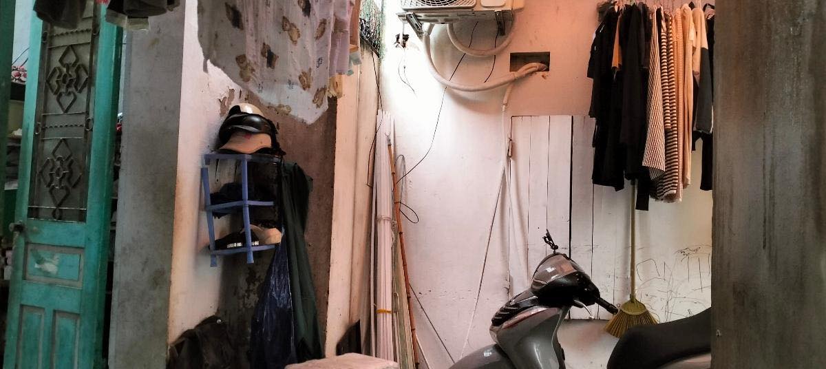 Nhà riêng Hoàng Mai 30m² giá 2.4 tỷ - Vị trí kim cương, ô tô tránh nhau!