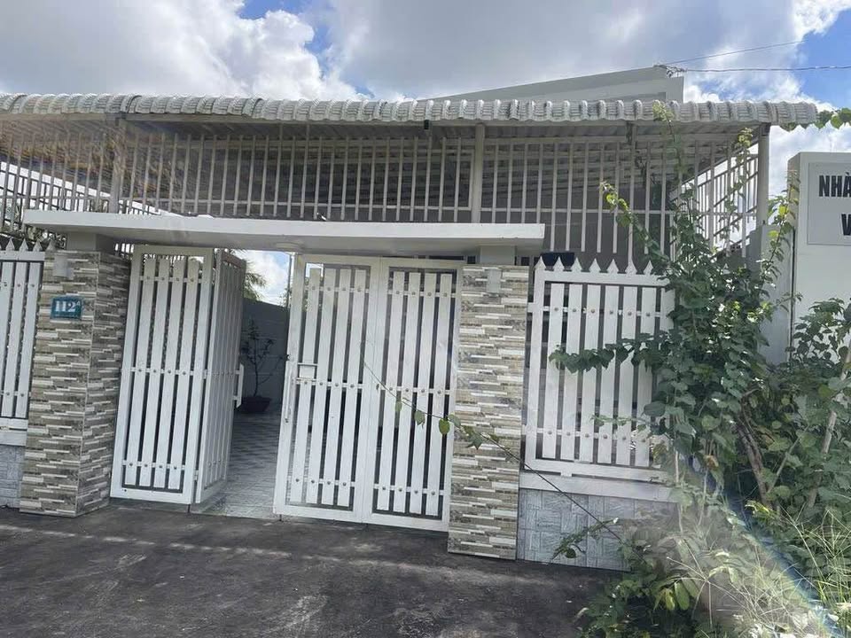 Nhà mặt tiền Lộ Đá Kênh Cặp Kênh Cầu Xéo, Sóc Trăng - 296m² chỉ 2.28 tỷ - Nhà xây hết đất!