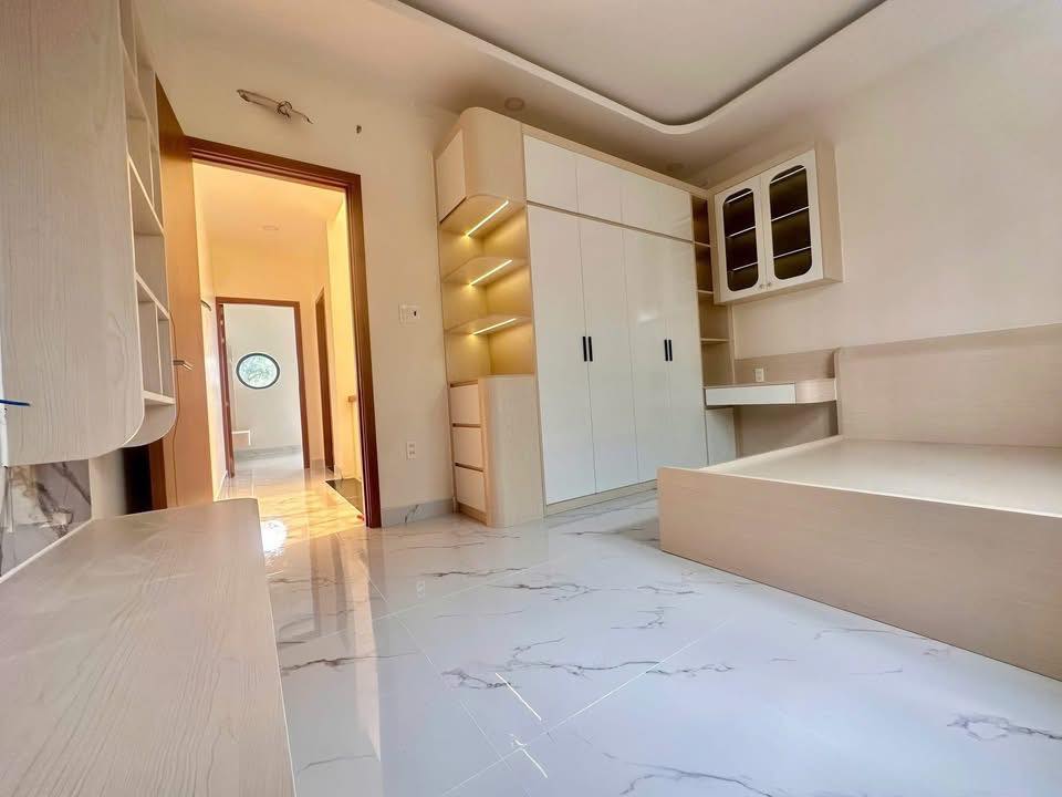Nhà phố 3 tầng Quận 9, 62m² giá 5.79 tỷ - Full nội thất, chính chủ bán!