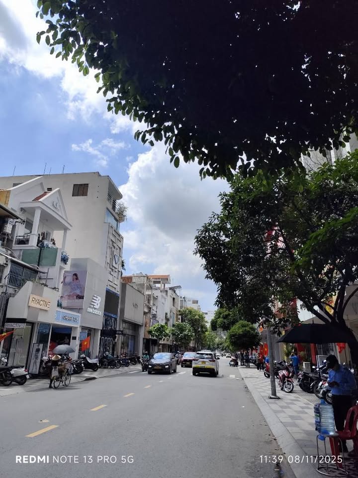 Nhà hẻm 80 Nguyễn Trãi, Q1, 97m² giá 10.2 tỷ - Kinh doanh sầm uất!