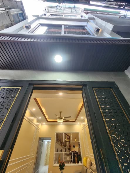 Bán Nhà Phố Tân Mai 42m² - Mặt Ngõ Thông, Gần Chợ và Trường Học