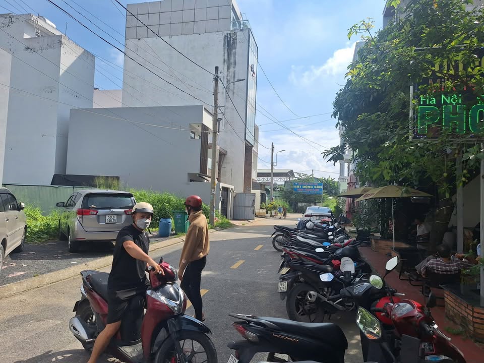 Nhà nguyên căn mặt tiền kinh doanh Quận 9, 80m² chỉ 9.5 triệu/tháng - Cơ hội không thể bỏ lỡ!