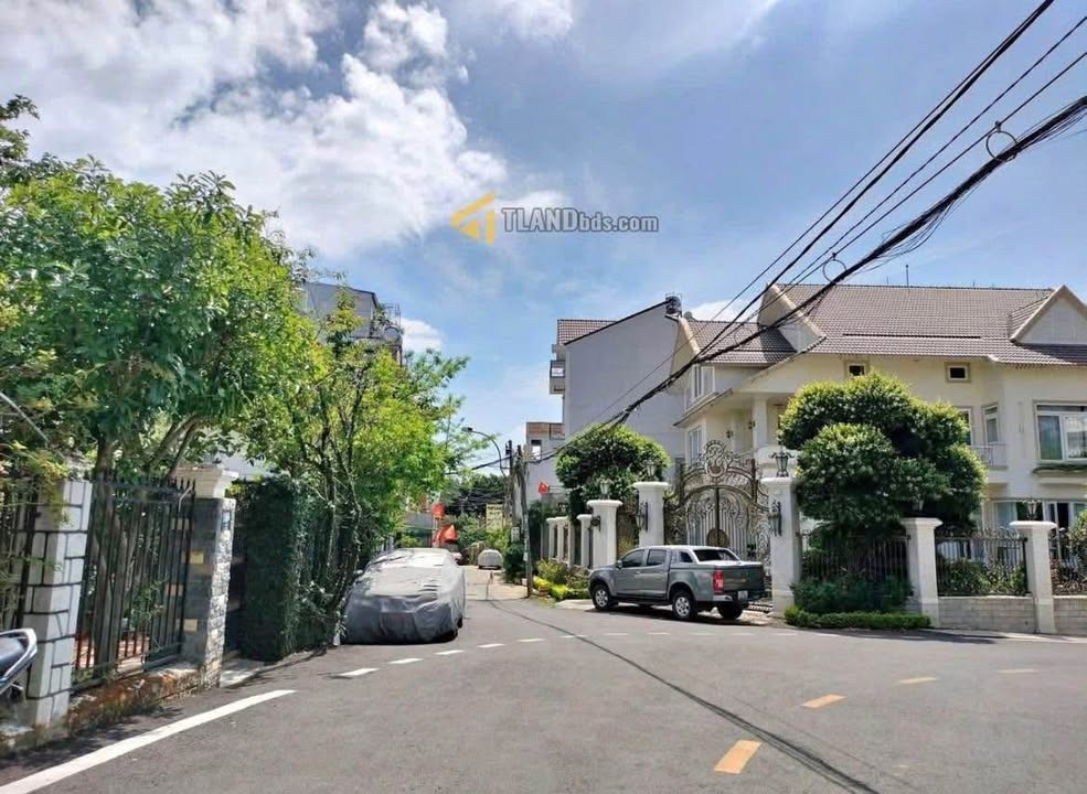 Bán nhà phố 3 tầng hẻm ô tô đường Bùi Thị Xuân, Đà Lạt 52m² giá 8 tỷ - Sổ hồng riêng