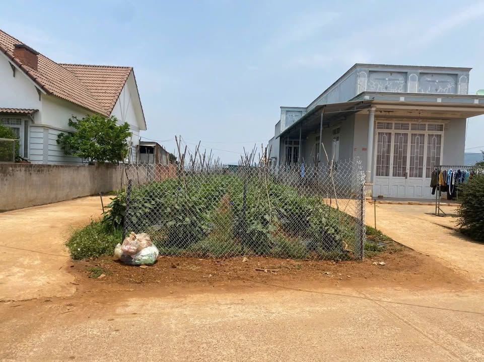 Nhà riêng Quảng Lập Đơn Dương 640m² giá 1.5 tỷ - Pháp lý đầy đủ, sẵn sàng giao dịch!