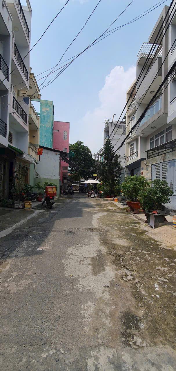 Nhà bán Quận 11 - 44m² giá 7.98 tỷ - Hẻm xe hơi, gần Đầm Sen!