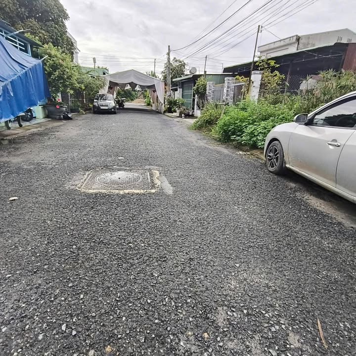 Nhà riêng khu phố Hiệp Thạnh, Tây Ninh 128m² giá 1.35 tỷ - Vị trí đắc địa, vào ở ngay!