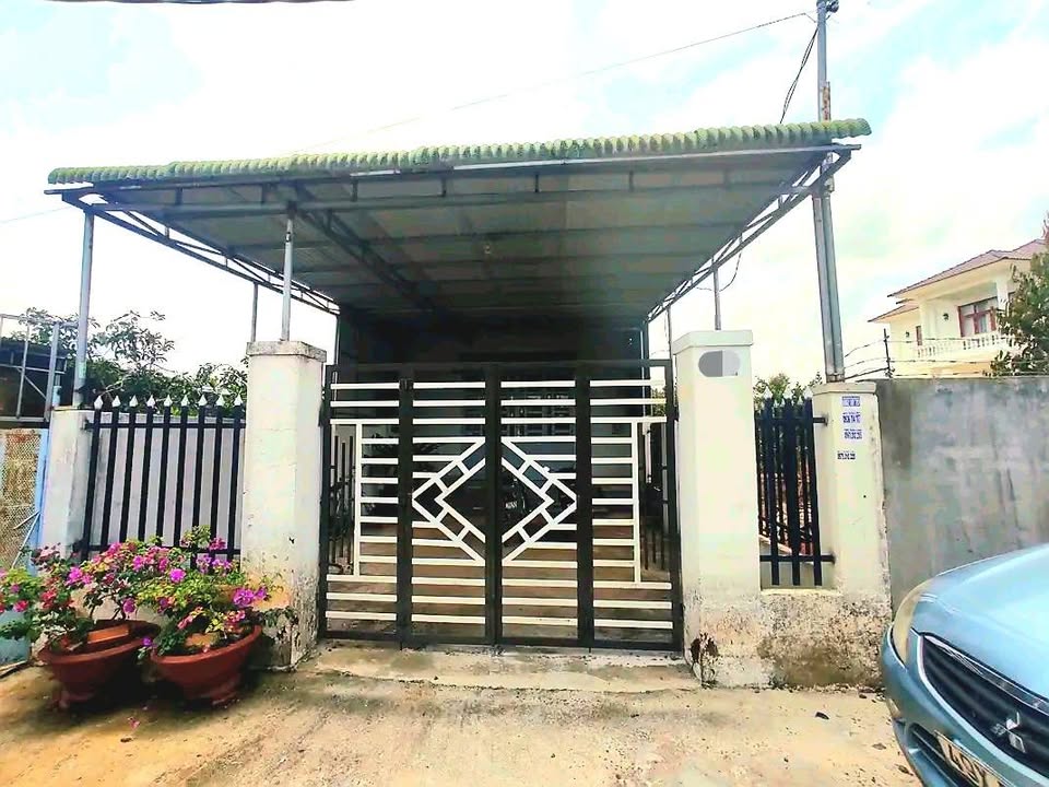 Nhà Hẻm Trần Hưng Đạo Bảo Lộc 283m² giá 1.92 tỷ - Dân cư đông đúc, tiện ích xung quanh tốt!