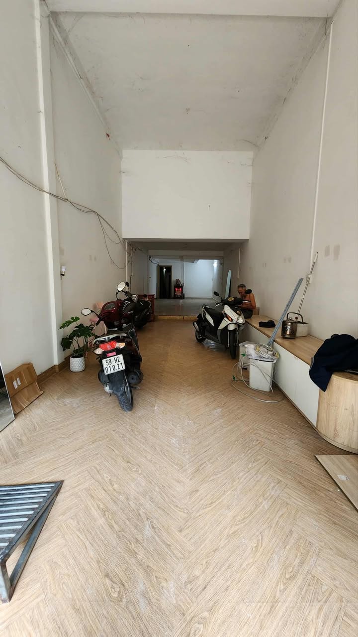 Mặt bằng kinh doanh mặt tiền Nguyễn Trãi Q5, 72m² giá 20 triệu - Phù hợp làm văn phòng, cửa hàng!