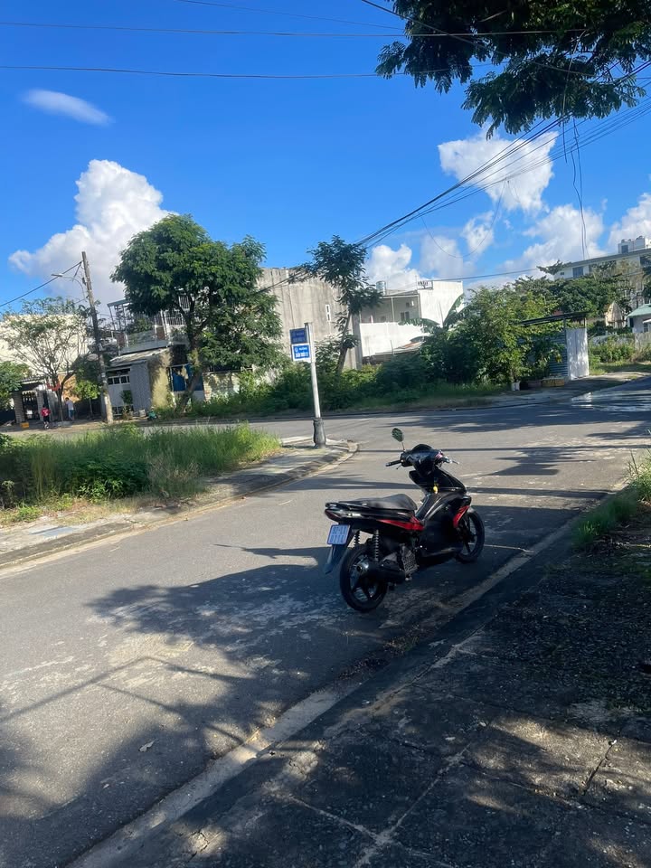 Nhà mặt tiền Xuân Thiều 100m² giá chỉ 4.xx tỷ - Đối diện công viên thoáng mát!