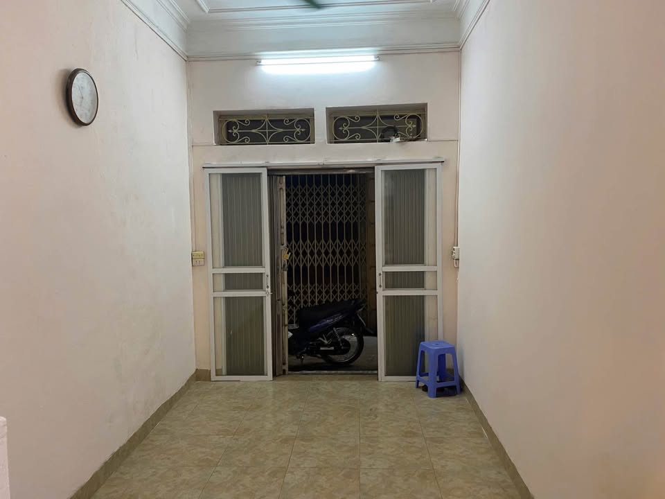Cho thuê nhà 4 tầng ngõ 25 Trần Hữu Tước, Đống Đa - Giá chỉ 8 triệu/tháng!