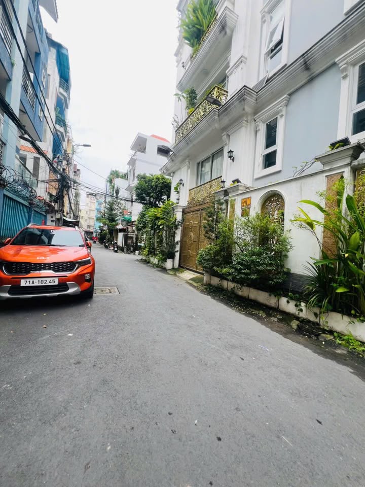 Nhà hẻm xe hơi Út Tịch, Tân Bình 104m² giá 18 tỷ - Thiết kế hiện đại, đầy đủ tiện nghi!