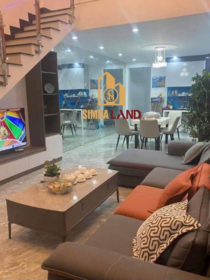 Nhà mặt tiền Hoàng Văn Thụ, Đức Trọng 246m² giá 9 tỷ - Vị trí hiếm có!