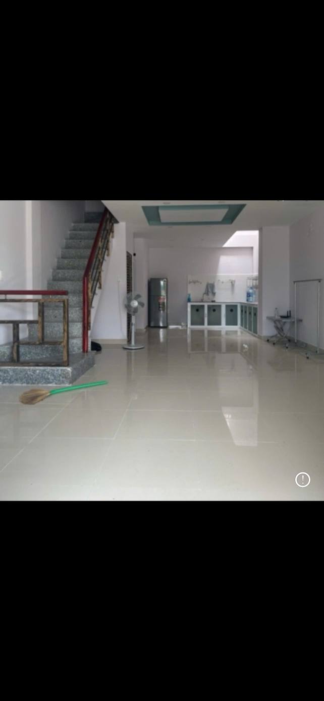 Nhà phố Đức Hòa Long An 50m² giá 1.4 tỷ - Sổ hồng chính chủ, mặt tiền đường lớn!