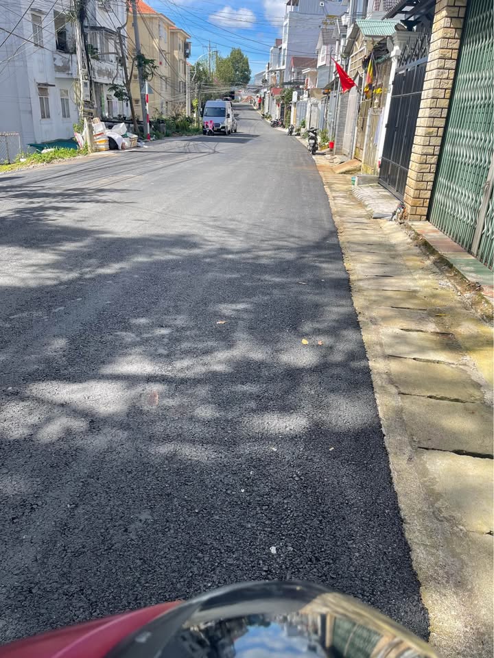 Nhà bán KQH Ngô Quyền, Đà Lạt 121m² giá 9.6 tỷ - Đường ô tô, hướng Nam!