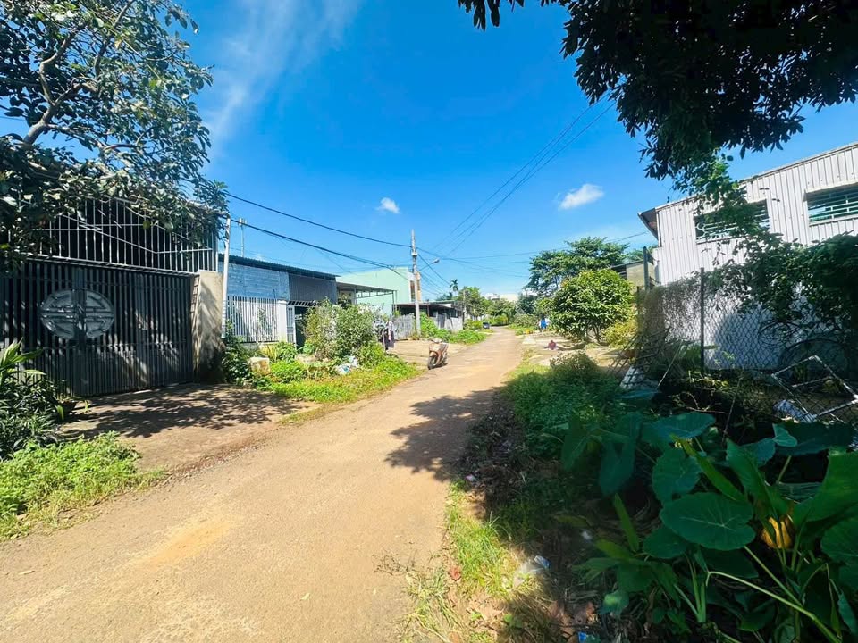 Đất nền hẻm 17 Lê Đình Chinh, Pleiku 160m² giá 2.25 tỷ - Sổ hồng chính chủ, vào việc ngay!