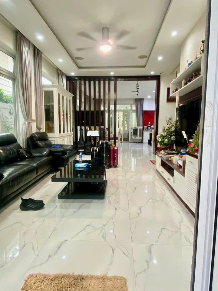 Cho thuê villa cao cấp 200m² An Phú, Quận 2 - Thiết kế hiện đại, vào ở ngay!