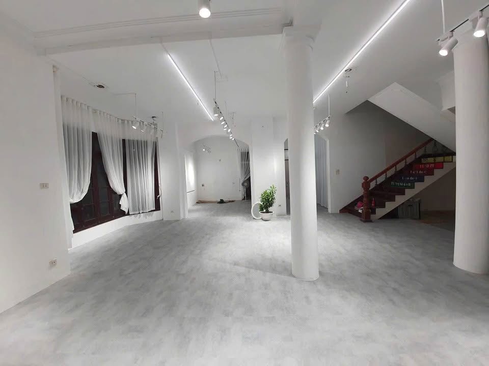 Biệt thự cho thuê tại Ung Văn Khiêm, Bình Thạnh 400m² - Hợp đồng lâu dài!