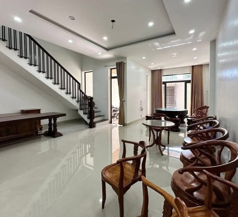 Nhà hẻm Trường Chinh Nghĩa Lộ 104m² giá 2.5 tỷ - Thiết kế hiện đại và sang trọng!