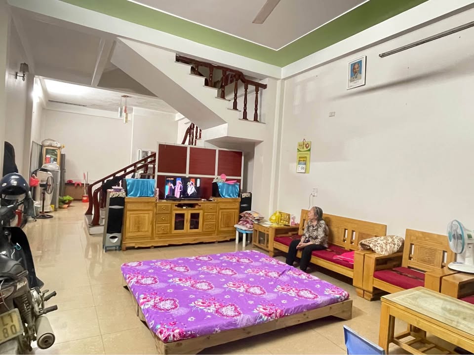 Nhà riêng Nam Ngạn 72.5m² giá 4 tỷ - Hướng Đông Nam hiếm có!