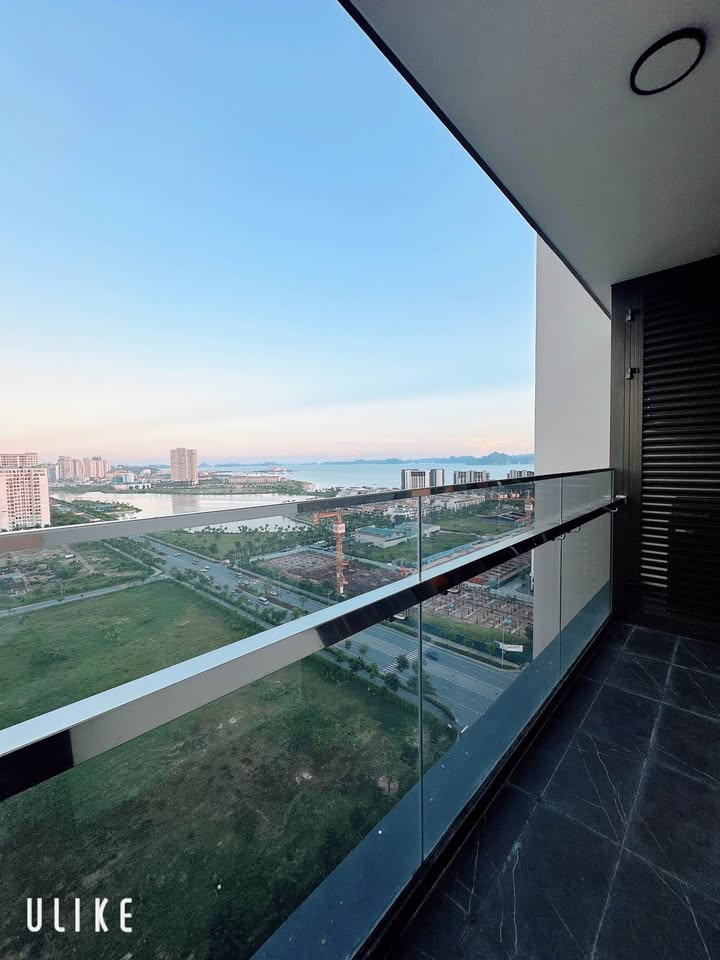 Căn hộ Icon 40 Hạ Long 2 phòng ngủ giá 10 triệu - Cho thuê lâu dài!