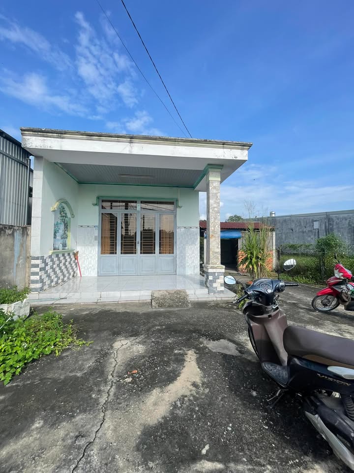 Nhà cấp 4 mặt tiền đường Giồng Cát, Tân Phú Trung, Củ Chi 344m² - Sổ đỏ chính chủ, giá 6 tỷ!