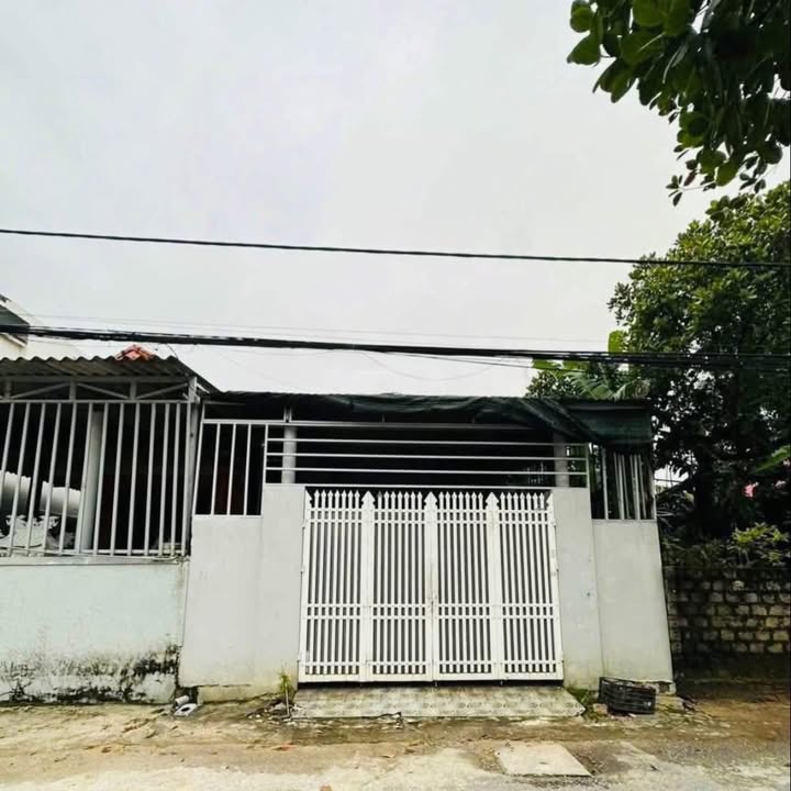 Nhà bán tại Nam Lý, Đồng Hới, Quảng Bình 132m² giá 2.4 tỷ - Nhà ở kiên cố, ô tô vào tận nơi!