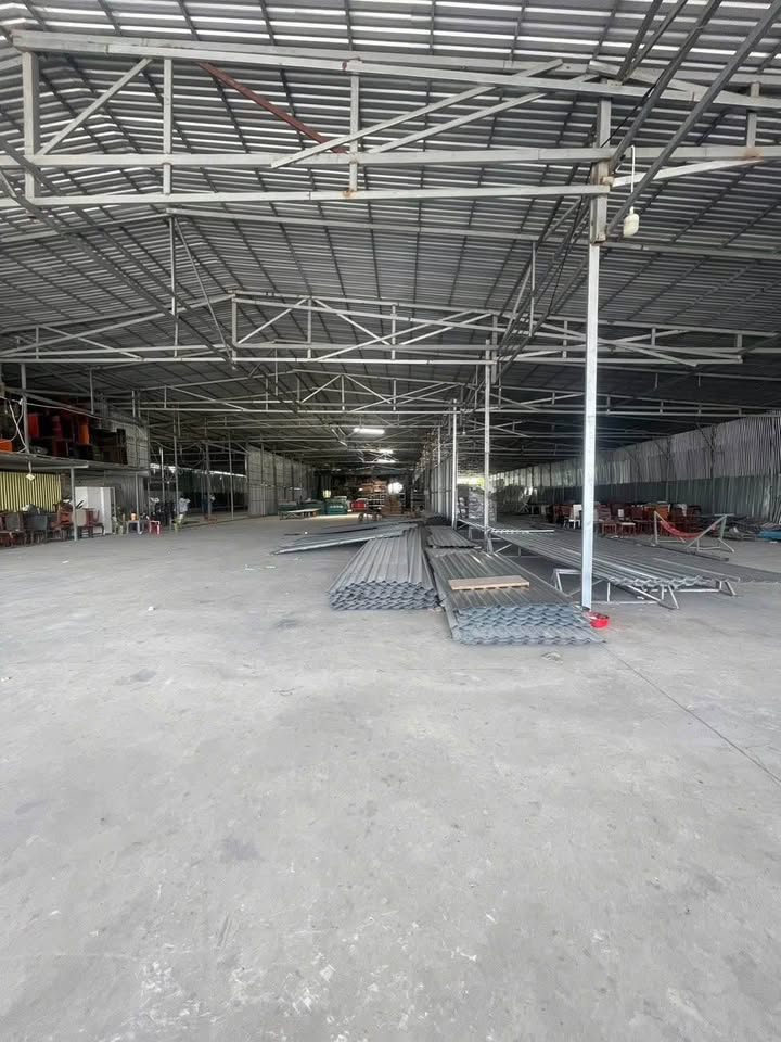 Kho xưởng cho thuê 2.000m² mặt tiền Quốc Lộ 1A - Giá 50 triệu/tháng!