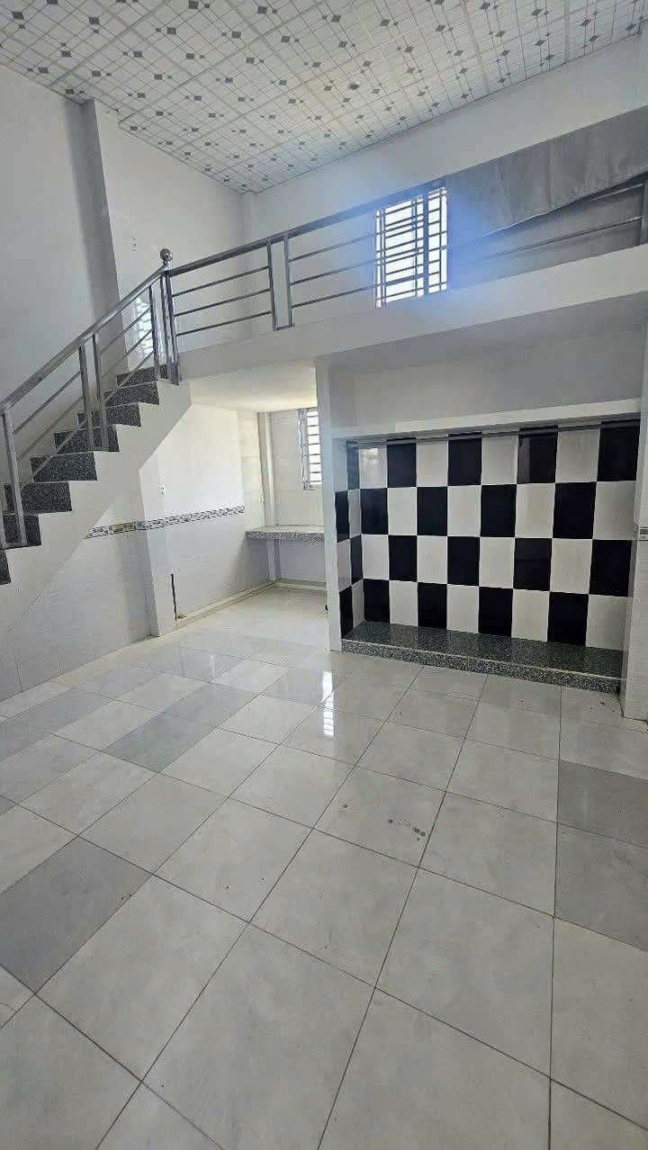 Phòng cho thuê 30m² tại Hẻm 12, Cần Thơ - Giá chỉ 2.4 triệu/tháng, không gian thoải mái!