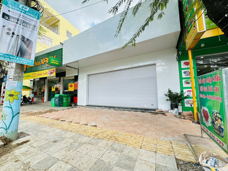 Cho thuê nhà mặt tiền đường 30/4, Tân An, 176m² - Giá chỉ 40 triệu/tháng!